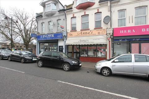 3 bedroom flat to rent - Market Parade, Winchester Road, London , N9