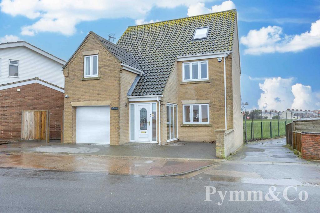 North Drive, Great Yarmouth NR30 4 bed detached house for sale £475,000