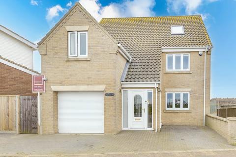 4 bedroom detached house for sale, North Drive, Great Yarmouth NR30