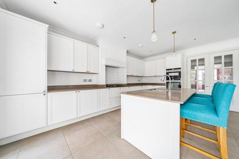 17 Barrons Chase, Richmond, TW10 5DA