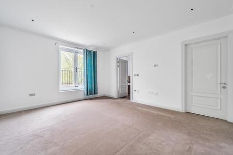 17 Barrons Chase, Richmond, TW10 5DA