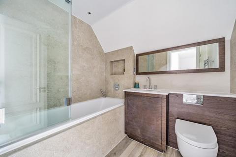 17 Barrons Chase, Richmond, TW10 5DA