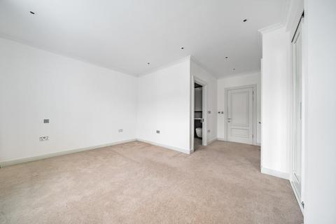 17 Barrons Chase, Richmond, TW10 5DA
