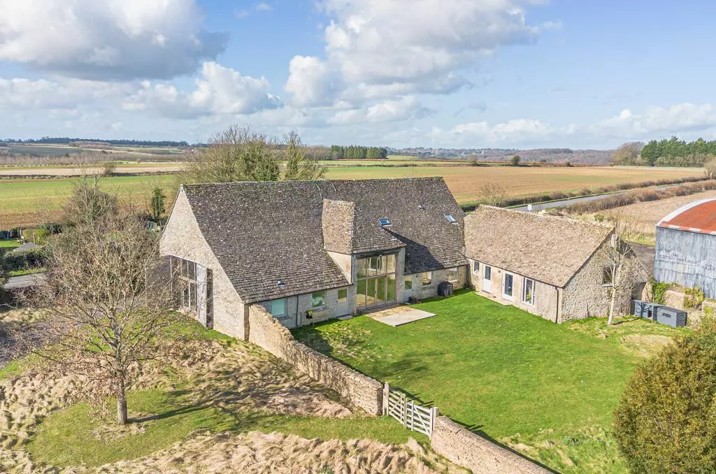 5 bedroom barn conversion to rent