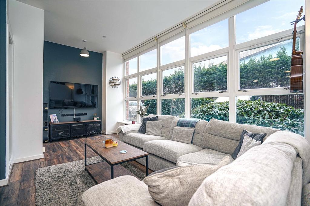 37 Cook Street, Tradeston, Glasgow, G5 2 bed flat for sale £185,000