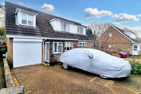41 Central Avenue, Woodford Halse, Daventry, NN11 3QQ