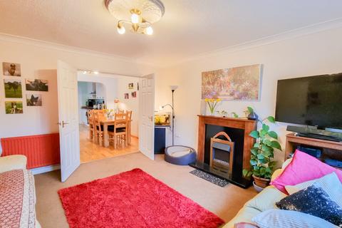 41 Central Avenue, Woodford Halse, Daventry, NN11 3QQ