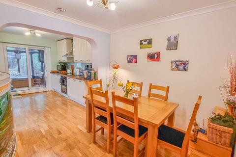 41 Central Avenue, Woodford Halse, Daventry, NN11 3QQ