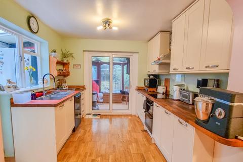 41 Central Avenue, Woodford Halse, Daventry, NN11 3QQ
