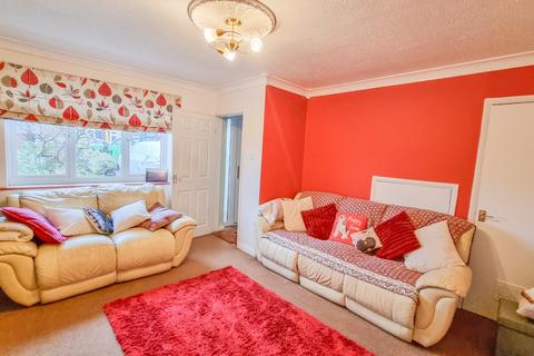 41 Central Avenue, Woodford Halse, Daventry, NN11 3QQ