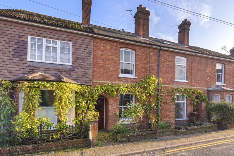 Woodside Road, Tonbridge, TN9 2PD 2 bed terraced house for sale £350,000