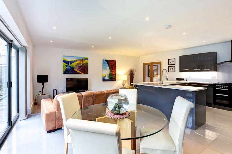 Living dining...