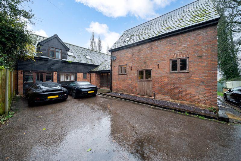 Grove Place, Kensworth 5 bed detached house for sale £1,495,000