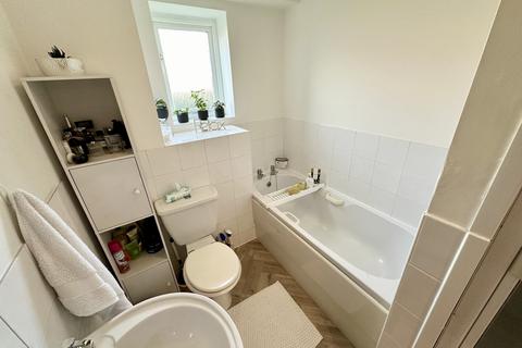 Flat 1, 20 Alan Road, Ipswich, IP3 8EQ