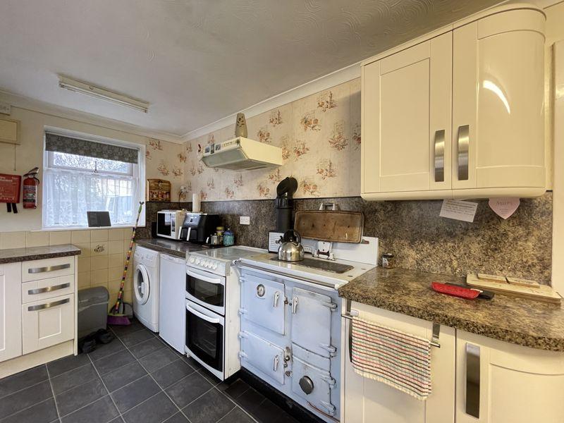 Kitchen / Dining...