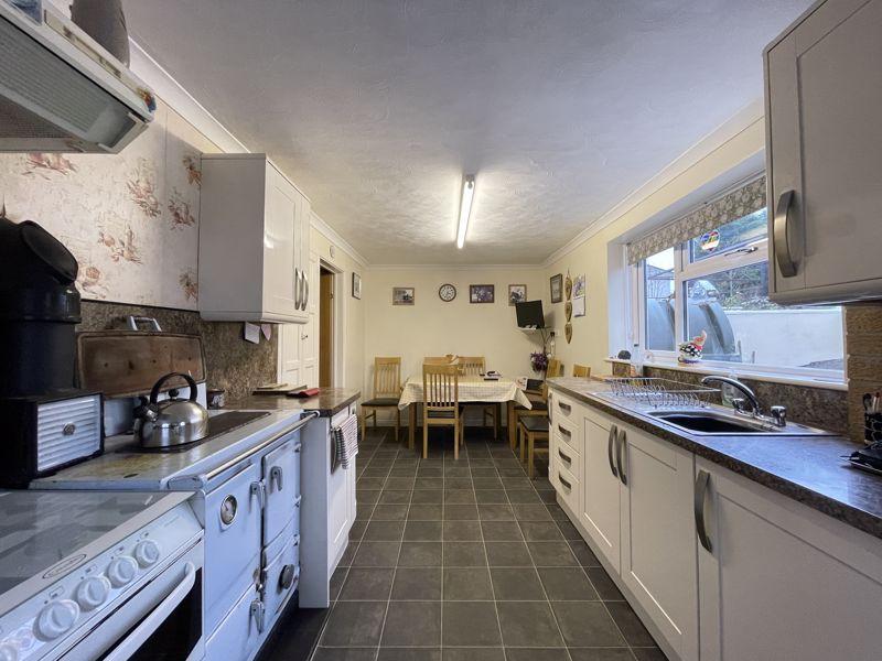 Kitchen / Dining...