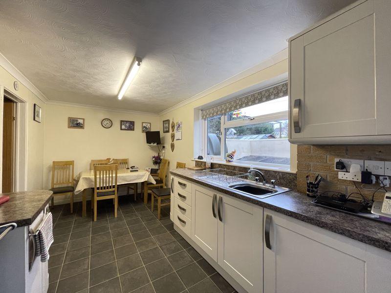 Kitchen / Dining...