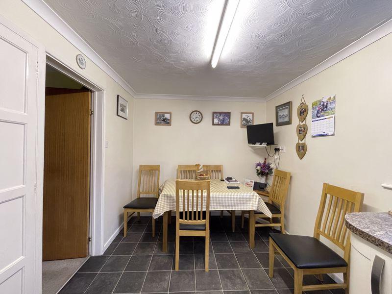 Kitchen / Dining...