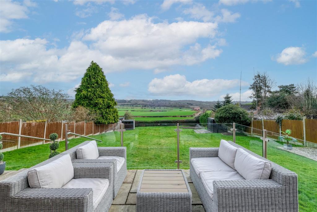 Old Birmingham Road, Lickey End, Bromsgrove, B60 1DG 4 bed detached