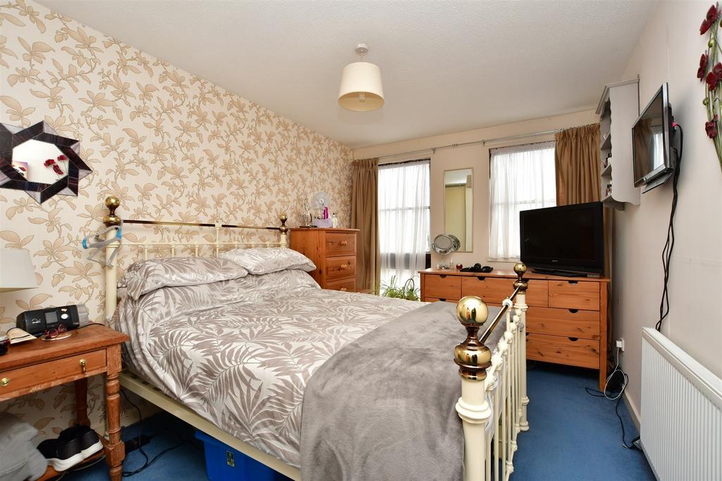 The Hollies, Gravesend, Kent 1 bed flat for sale £165,000