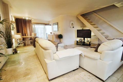 2 bedroom detached house for sale, Wood End Lane, Northolt