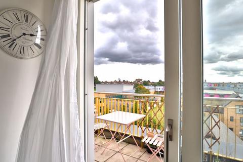 Flat 16, Arthur Court, 301 Ruislip Road, Greenford, UB6 9FL