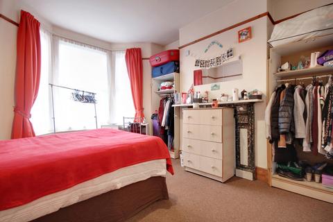 1 bedroom in a house share to rent - North Birkbeck Road, Leytonstone