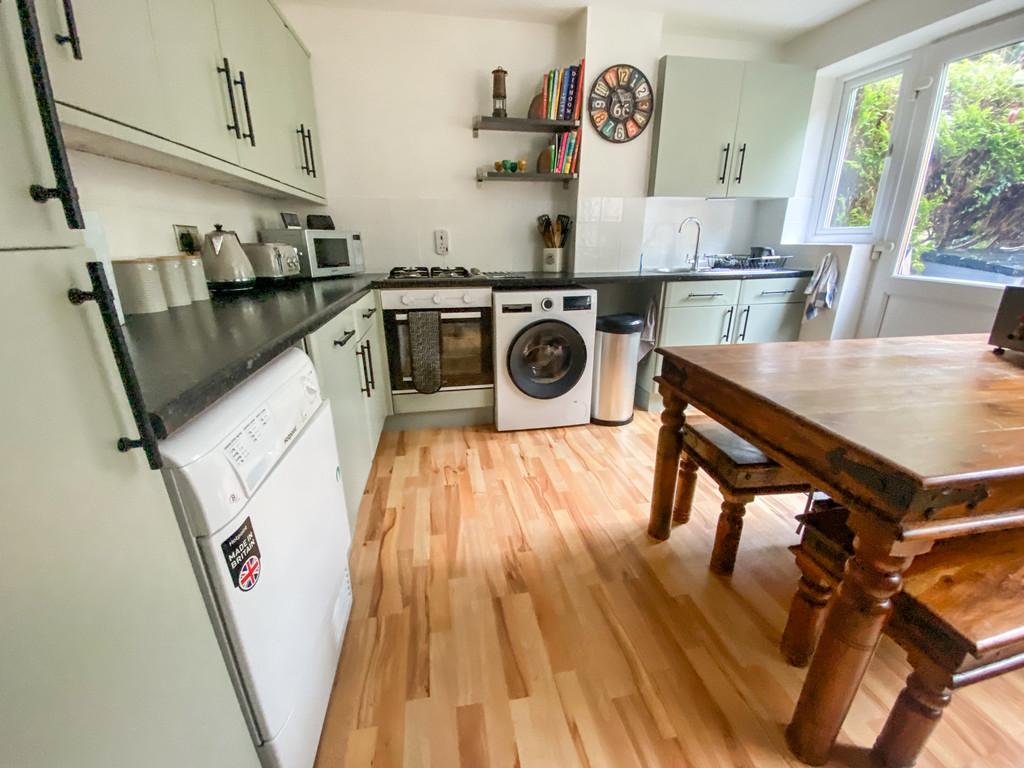Knowlands, Highworth SN6 2 bed terraced house for sale £219,950