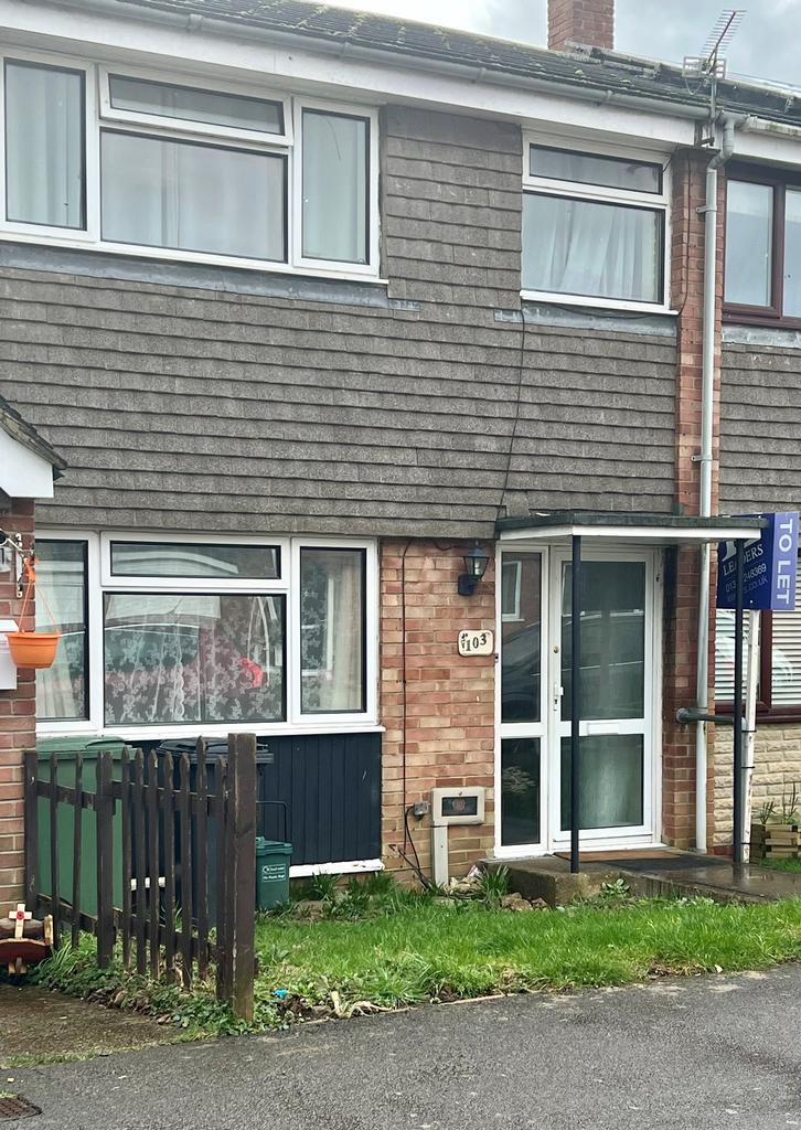 Hunters Field, Stanford In The Vale 3 bed terraced house to rent £