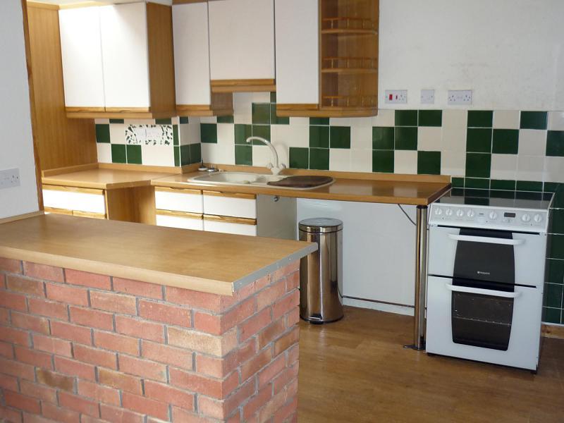 Hunters Field, Stanford In The Vale 3 bed terraced house to rent £