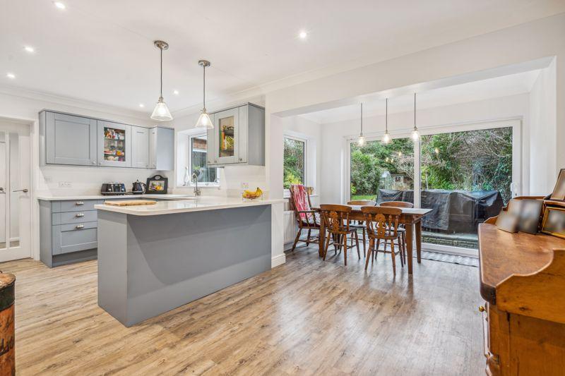 Brands Hill Avenue, High HP13 4 bed detached house £625,000