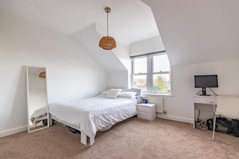2 bedroom flat for sale, Farnley Road, Menston, Ilkley, West Yorkshire, LS29