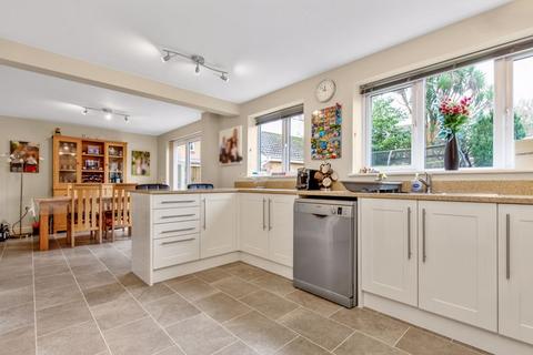 4 bedroom detached house for sale, Aviary Close, Chichester