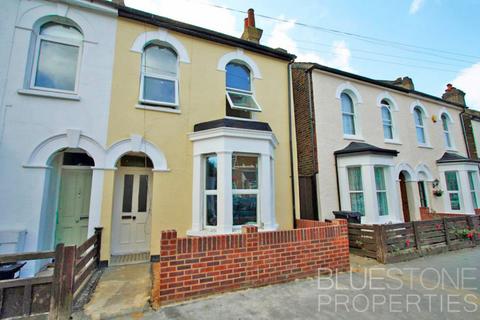 3 bedroom semi-detached house to rent, Elmers Road, Woodside