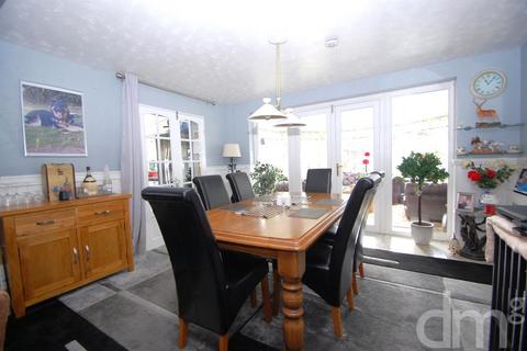 17 Mill Close, Tiptree, Colchester, CO5 0LE