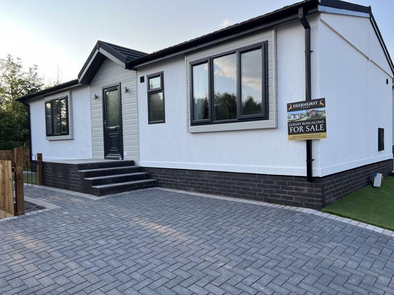 Kingsdown Caravan Park, Swindon SN25 2 bed park home for sale £145,000