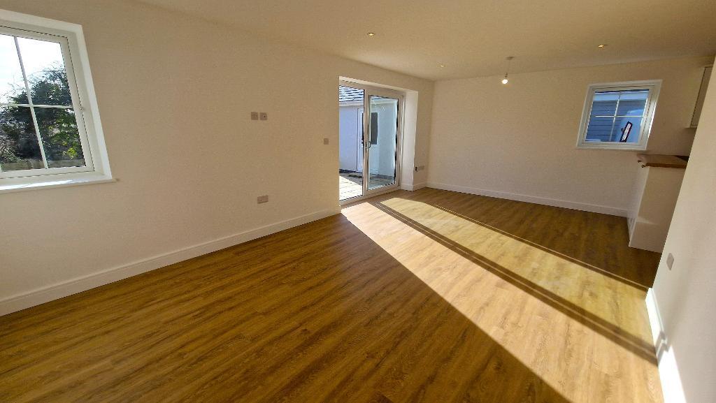 Sitting Room / Dining Room