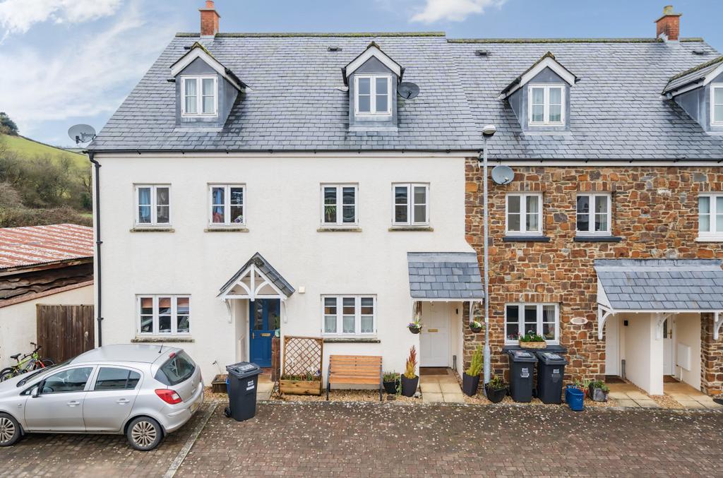 Newton Court, Bampton, Tiverton, Devon, EX16 4 bed terraced house for
