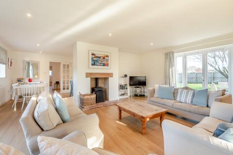 4 bedroom bungalow for sale - Peddars Way, Holme Next the Sea, Hunstanton, Norfolk, PE36