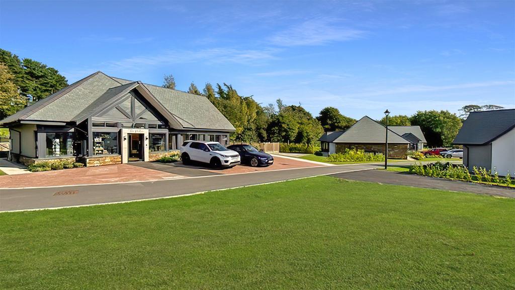 Kenwith Meadows, Abbotsham, Bideford, Devon, EX39 2 bed bungalow for