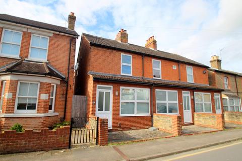 2 bedroom end of terrace house to rent, Hummer Road, Egham, TW20