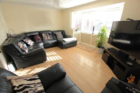 8 Somers Square, Welham Green, Hatfield, AL9 7PS