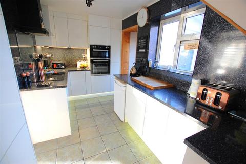 8 Somers Square, Welham Green, Hatfield, AL9 7PS