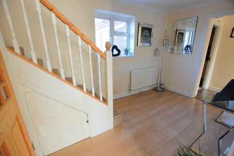 8 Somers Square, Welham Green, Hatfield, AL9 7PS