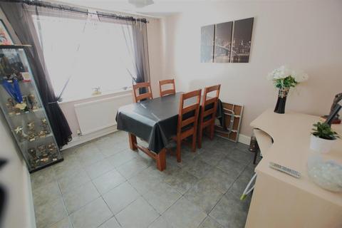 8 Somers Square, Welham Green, Hatfield, AL9 7PS