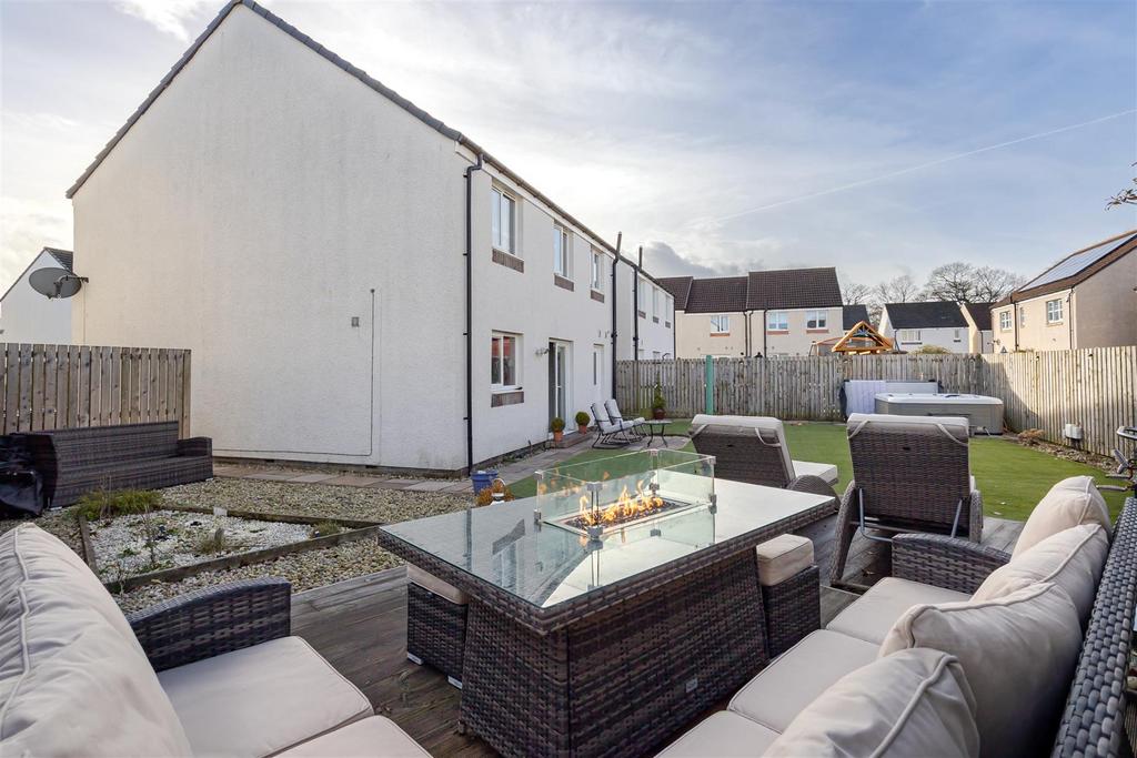 Hedgerow Drive, Larbert FK5 5 bed detached house for sale £349,995