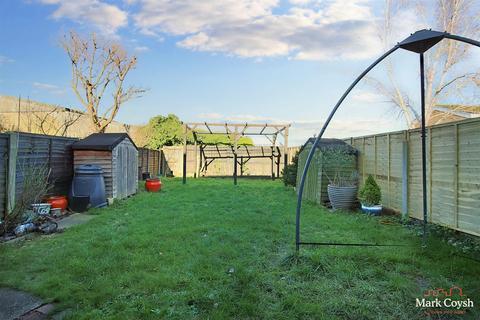 36 Byron Close, Walton-on-thames, KT12 3RN