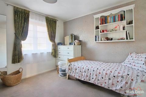 36 Byron Close, Walton-on-thames, KT12 3RN