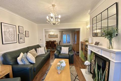 64 Hurstfield Crescent, Hayes, UB4 8DW