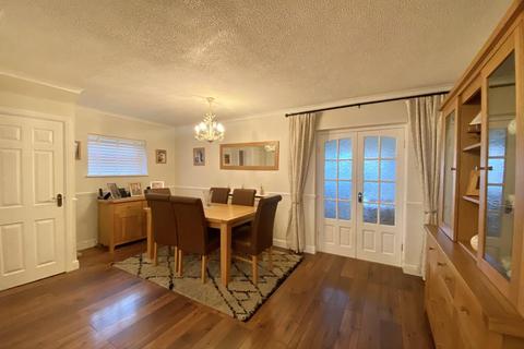 64 Hurstfield Crescent, Hayes, UB4 8DW